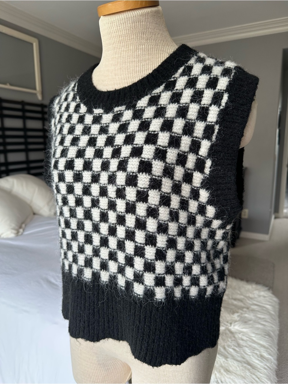 vestique Black and White Checker Knit Sleeveless Sweater Vest, size medium - Picture 6 of 12
